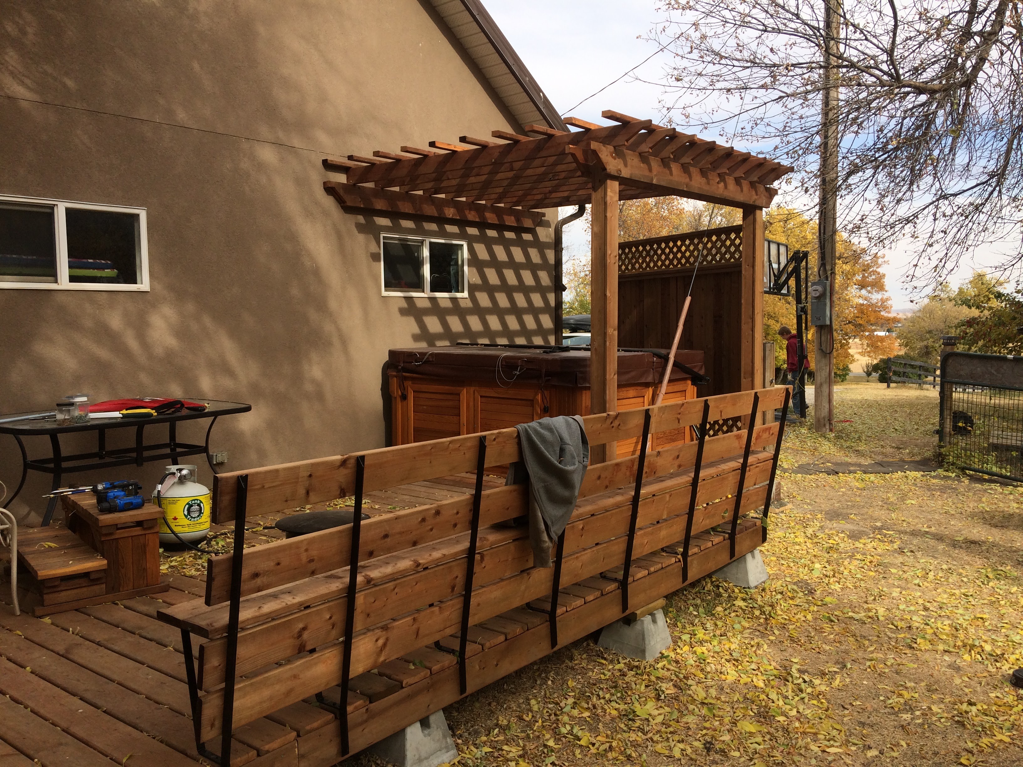 Wraparound Side View — Pergola & Tub