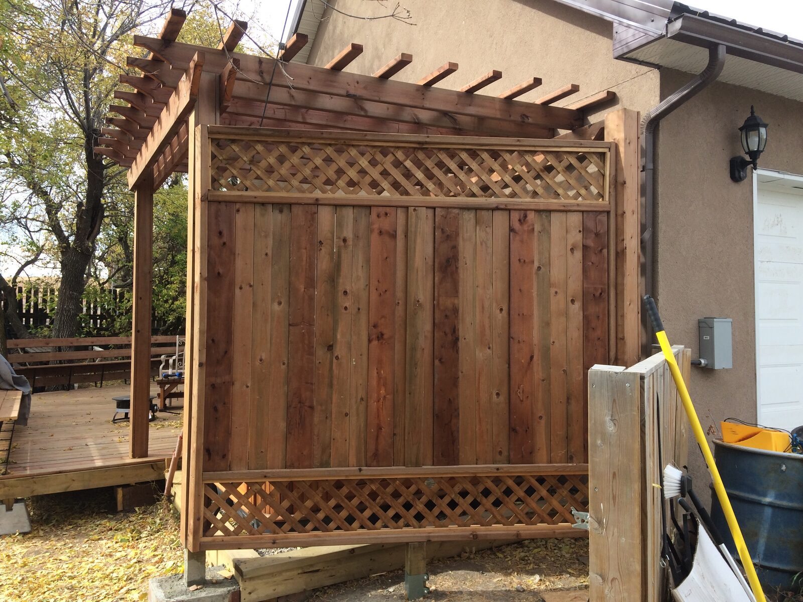 Pergola, Hot Tub & Privacy Screen — Side Angle