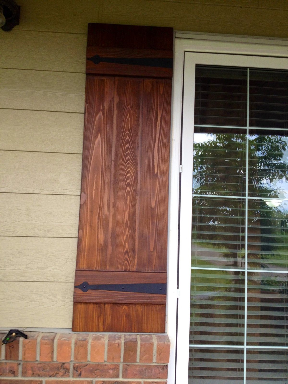 Side Door Shutter Detail